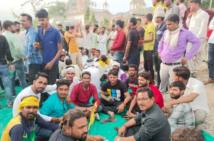 उदयपुरवाटी में स्टेट हाइवे पर सैनी समाज के लोगों ने लगाया जाम, सरकार के खिलाफ की नारेबाजी