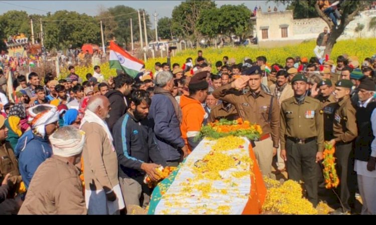 पंचतत्व में विलीन हुए मनोज कुमार   सैनिक कल्याण मंत्री राजेंद्र सिंह गुढ़ा, जिला कलक्टर लक्ष्मण सिंह कुड़ी व एसपी मृदुल कच्छावा ने दी श्रद्धांजलि